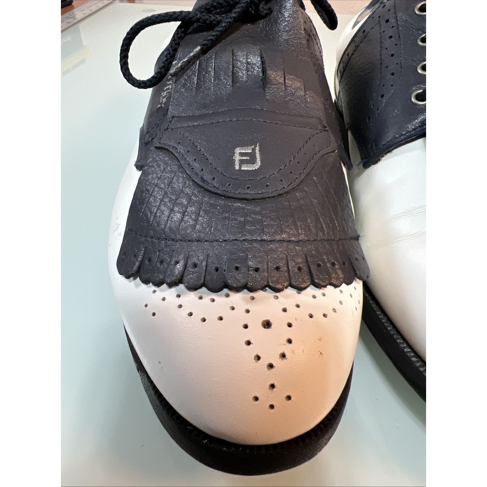 FootJoy Golf Shoes Men's 9W White Black Saddle Kiltie Classic Spikes - Picture 11 of 12